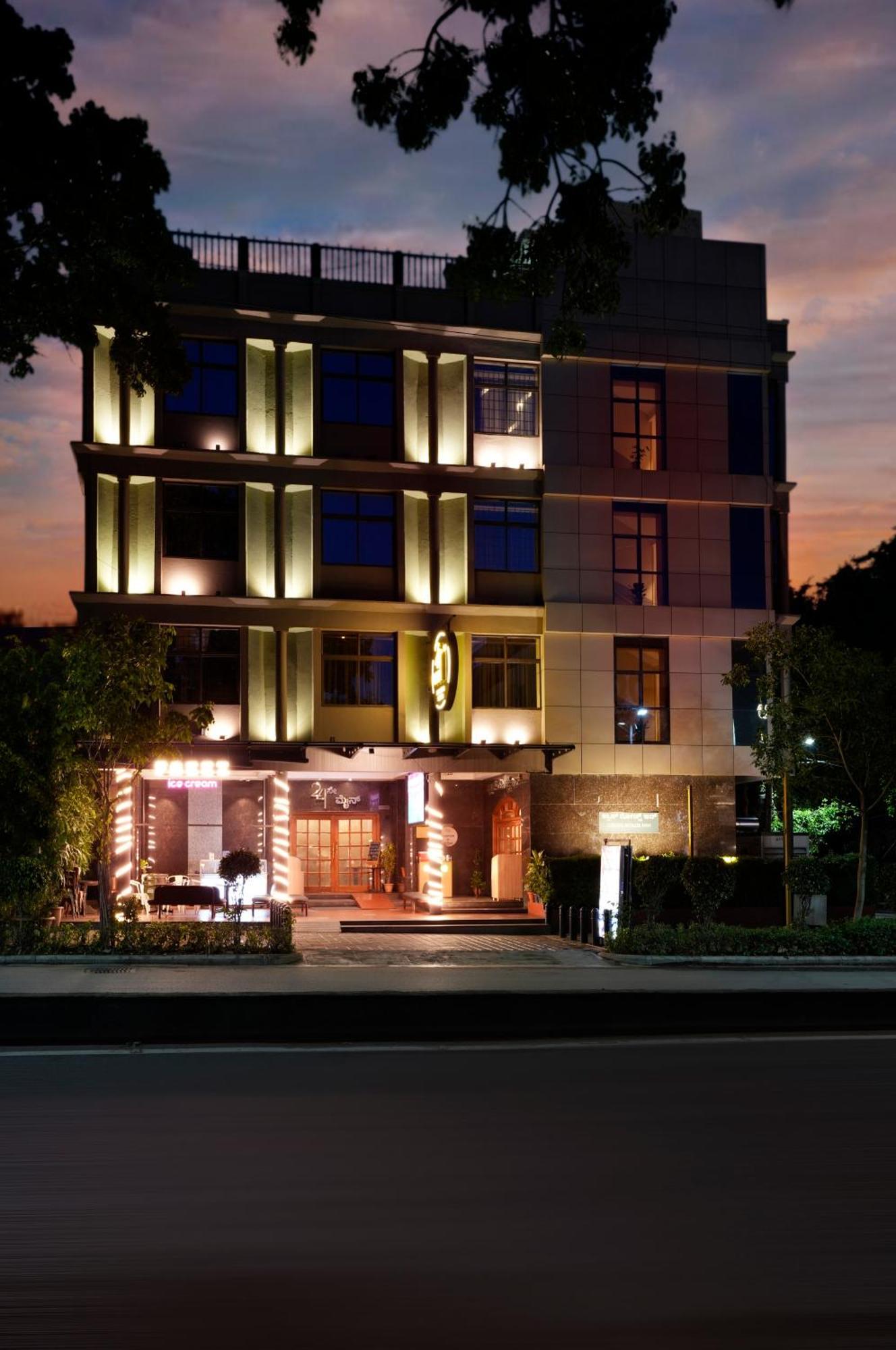 Cross Roads Inn Bangalore Exterior foto